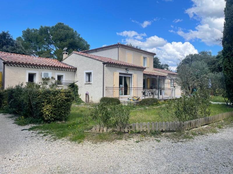 Villa - 285 m² - 9 pièces