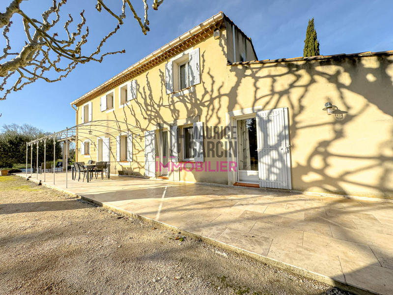 Maison traditionnelle - 260 m² - 7 pièces