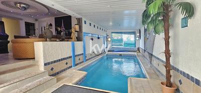 Propriété - 265 m² - 8 pièces