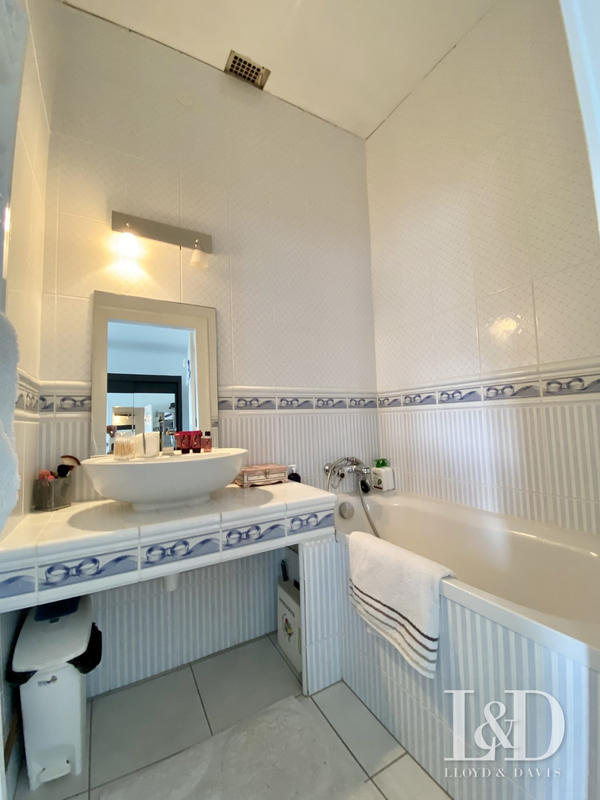 Maison - 340 m² - 10 pièces