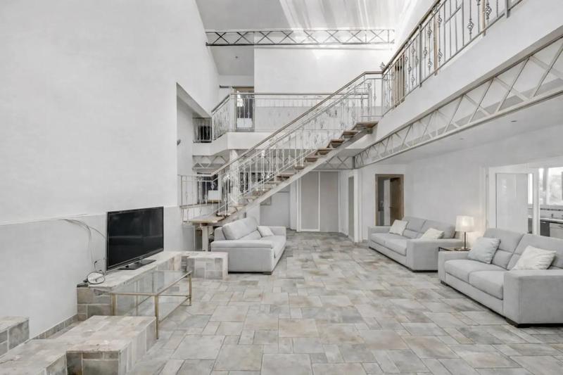 Maison - 225 m² - 7 pièces