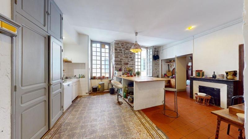 Maison de village - 410 m² - 13 pièces