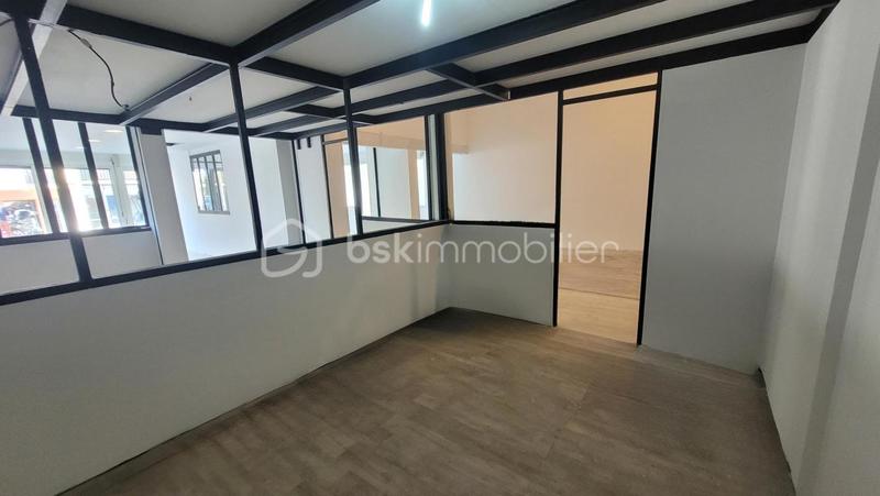 Local commercial - 140 m² - 6 pièces