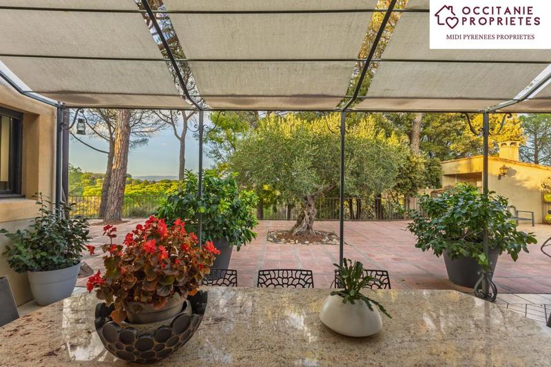 Propriété - 320 m² - 7 pièces