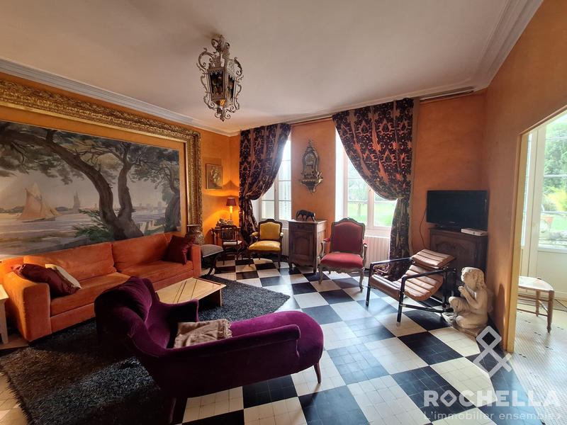 Maison ancienne - 255 m² - 8 pièces