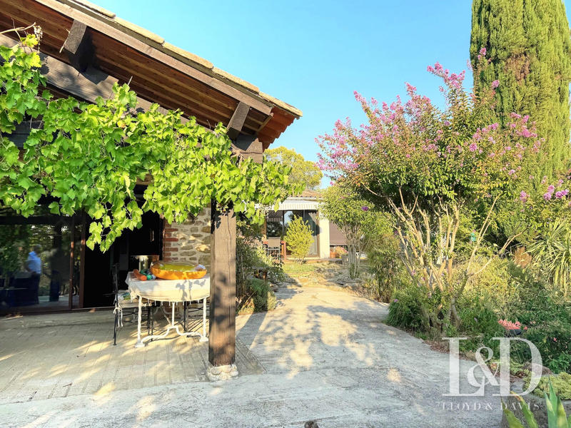 Mas - 250 m² - 9 pièces