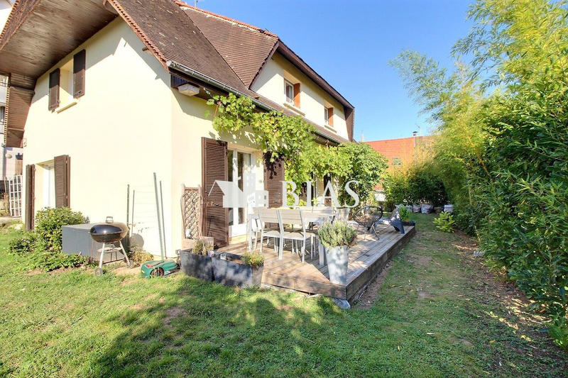 Maison - 151 m² - 6 pièces
