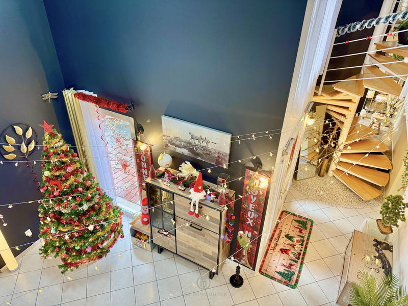 Maison - 239 m² - 9 pièces