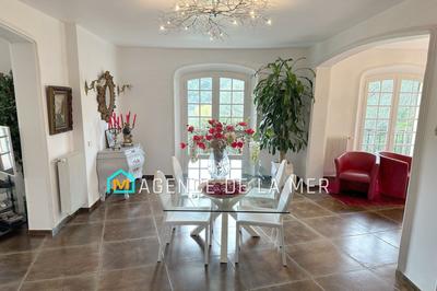 Maison - 210 m² - 6 pièces