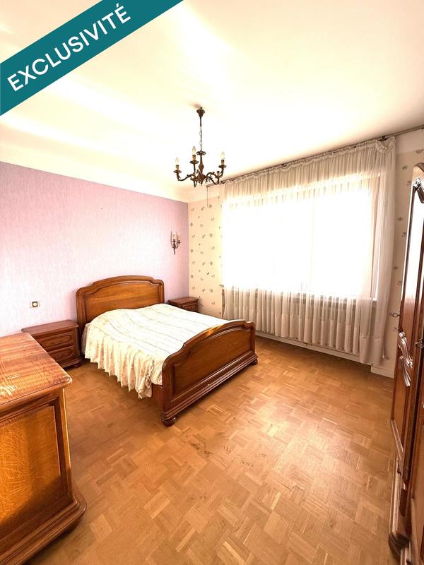 Maison - 240 m² - 8 pièces