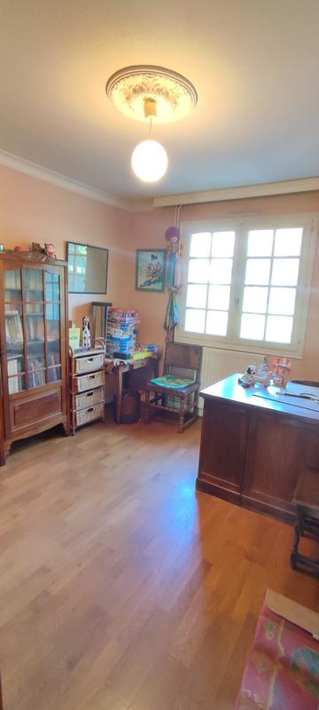 Maison - 230 m² - 10 pièces