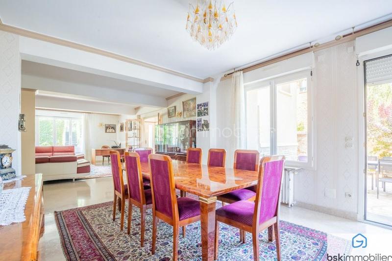 Maison - 320 m² - 10 pièces