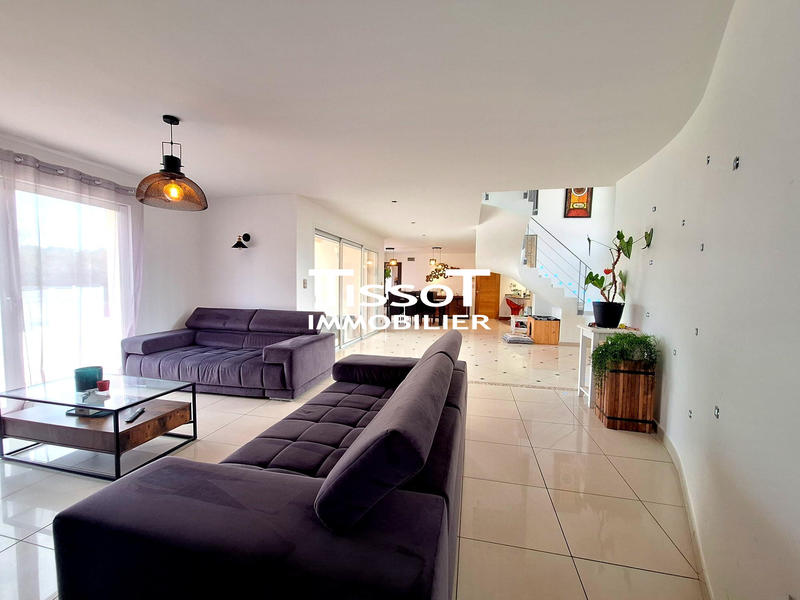 Villa - 230 m² - 6 pièces