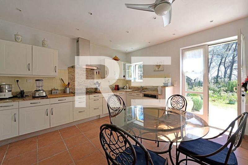 Maison - 285 m² - 8 pièces