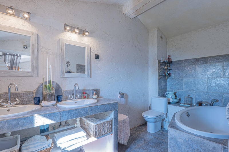 Maison - 343 m² - 12 pièces