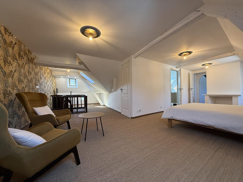 Maison - 270 m² - 9 pièces