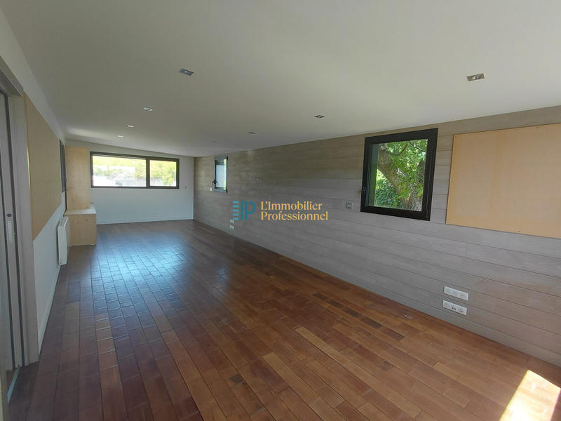 Local d'activités - 867 m²