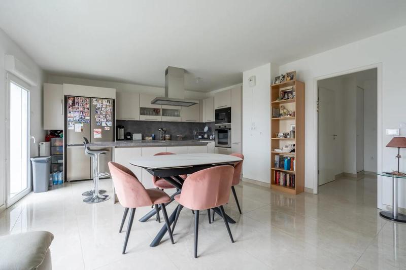 Appartement - 90 m² - 4 pièces