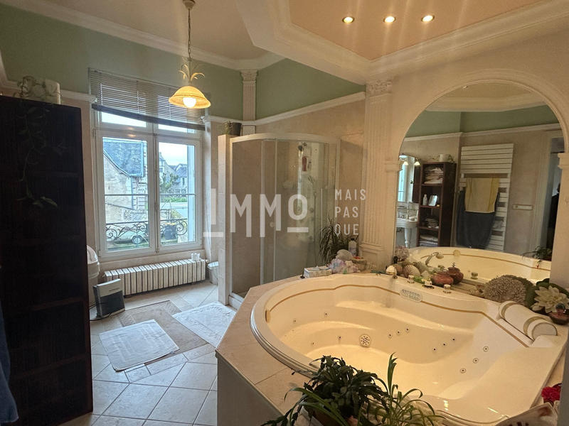 Maison - 337 m² - 13 pièces