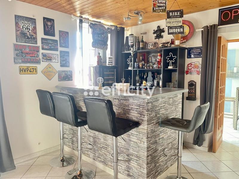 Maison - 245 m² - 10 pièces