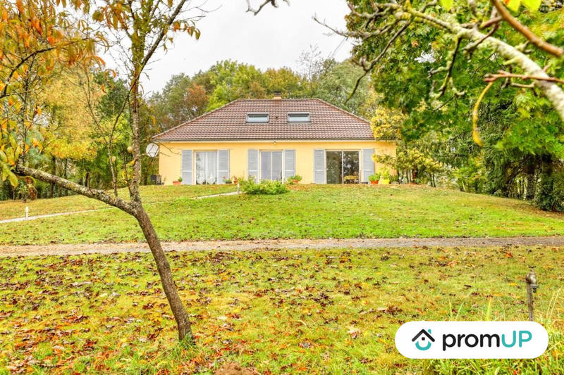 Maison traditionnelle - 145 m² - 5 pièces