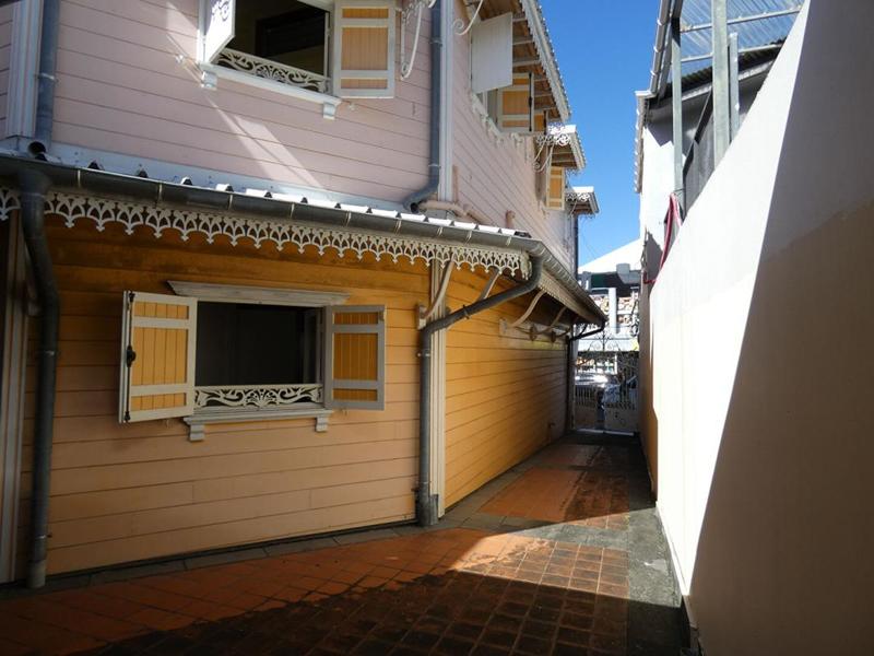 Maison - 280 m² - 9 pièces