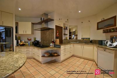 Maison - 253 m² - 8 pièces