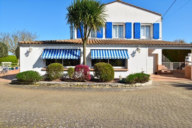 Villa - 227 m² - 10 pièces