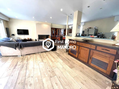 Maison - 230 m² - 7 pièces