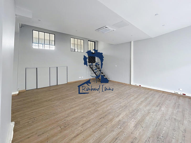 Bureau - 83 m² - 2 pièces