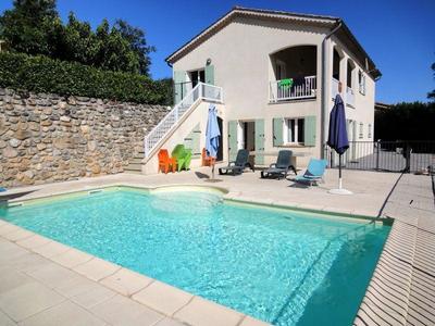 Maison - 220 m² - 10 pièces