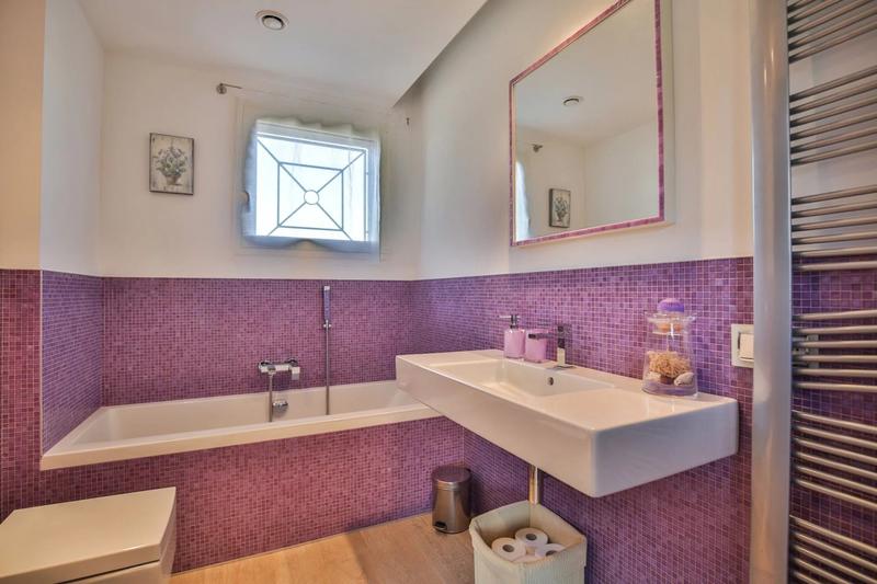 Maison - 240 m² - 8 pièces