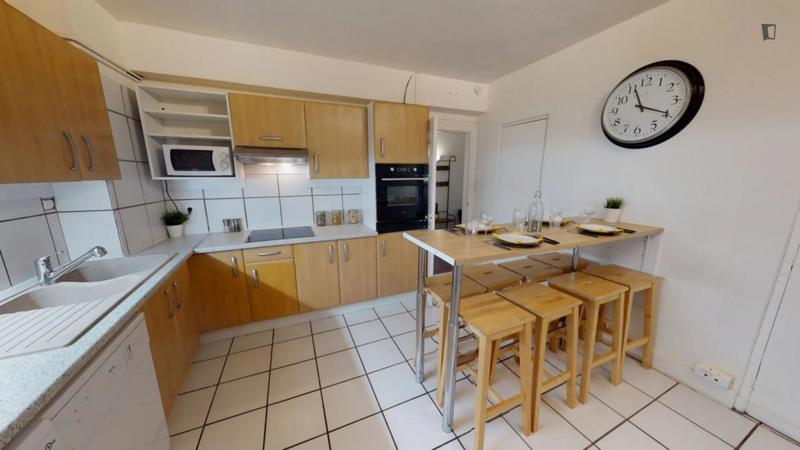 Chambre - 11 m² - 7 pièces