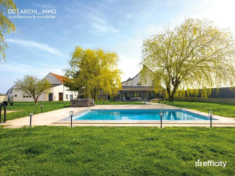 Maison - 365 m² - 9 pièces