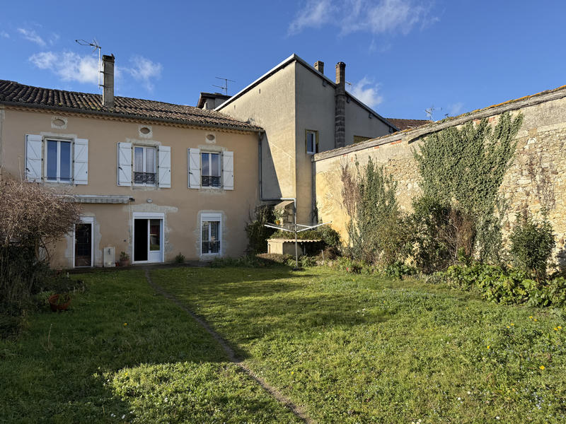 Maison de village - 230 m² - 8 pièces