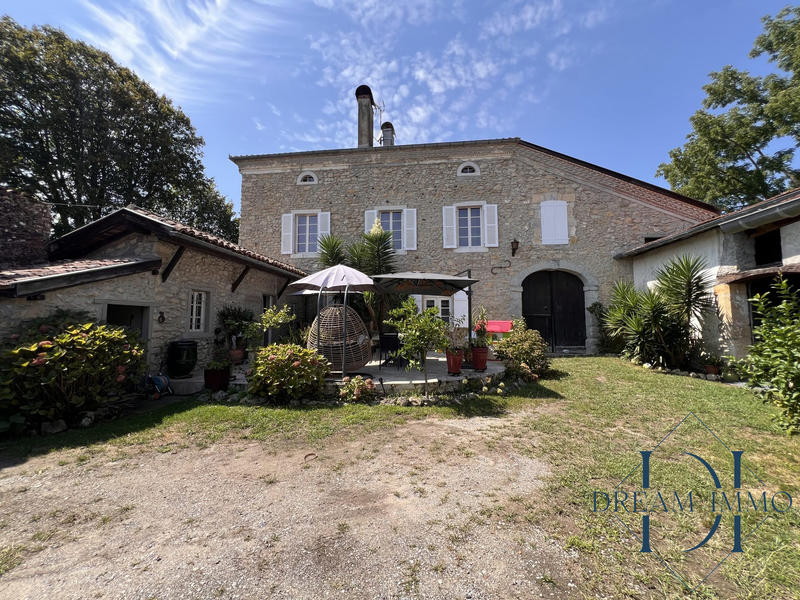 Villa - 374 m² - 8 pièces