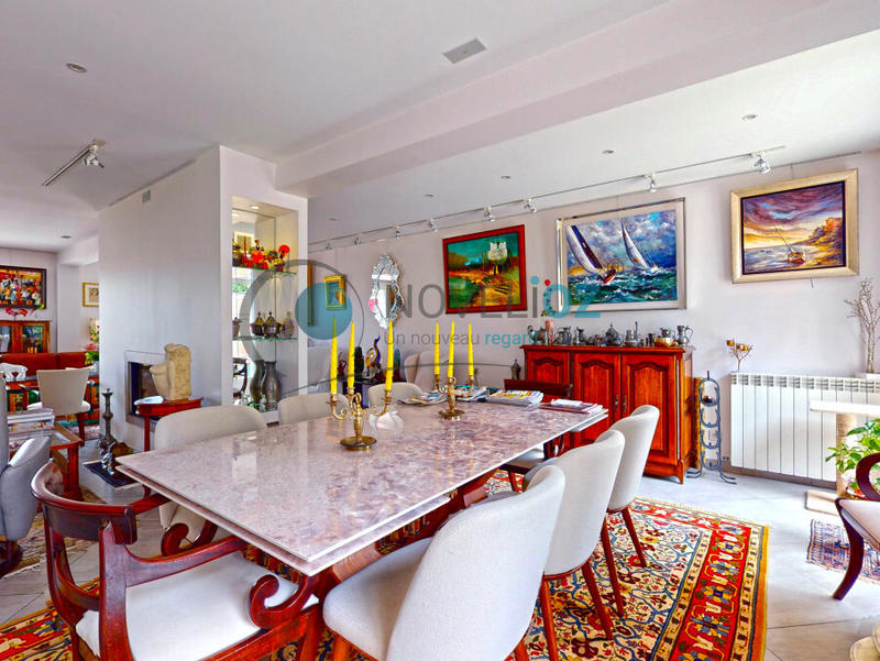 Maison - 291 m² - 9 pièces