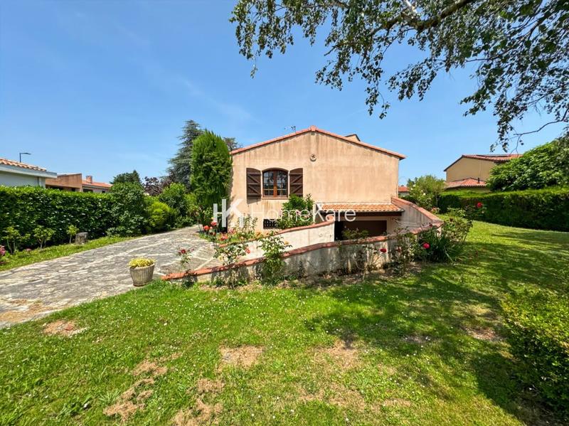 Maison traditionnelle - 170 m² - 6 pièces