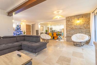 Maison - 188 m² - 7 pièces