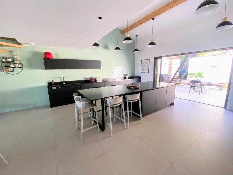 Maison contemporaine - 252 m² - 9 pièces