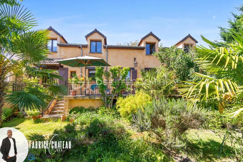 Maison - 212 m² - 8 pièces