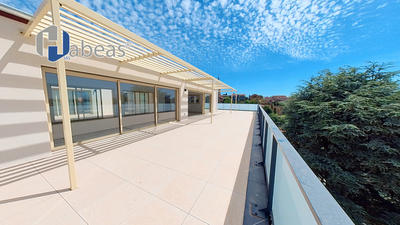 Appartement - 94 m² - 4 pièces