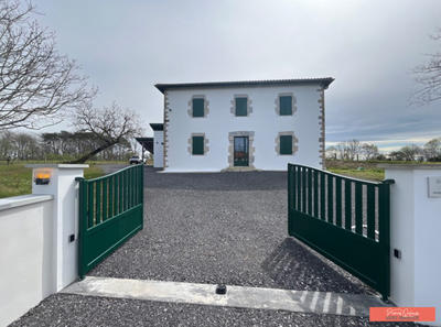 Maison - 140 m² - 5 pièces