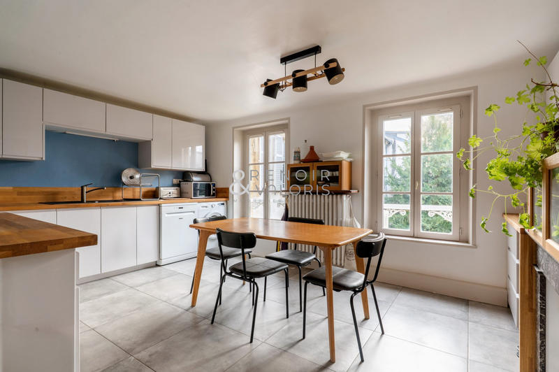 Appartement - 196 m² - 6 pièces