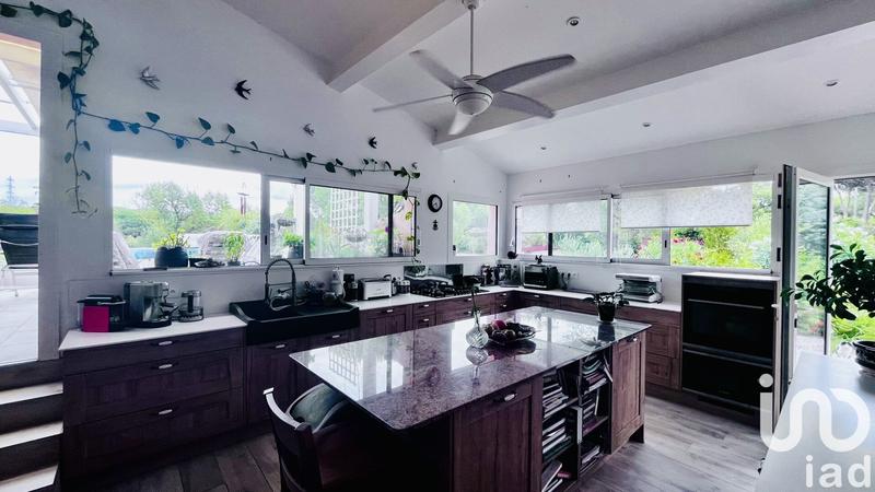 Maison - 215 m² - 8 pièces