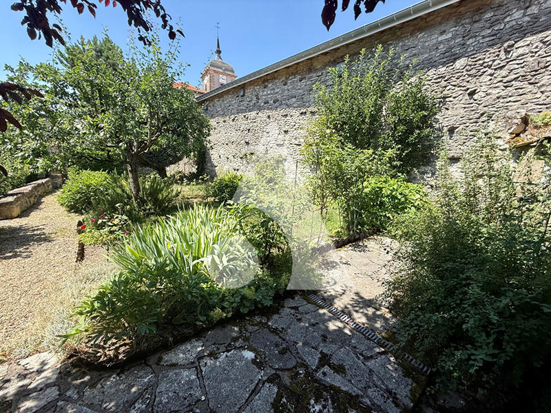 Maison - 310 m² - 11 pièces