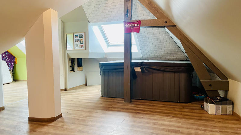 Maison - 201 m² - 6 pièces