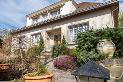 Villa - 205 m² - 9 pièces