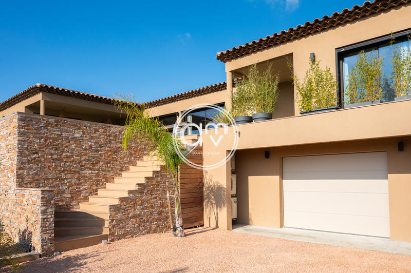 Villa - 331 m² - 8 pièces