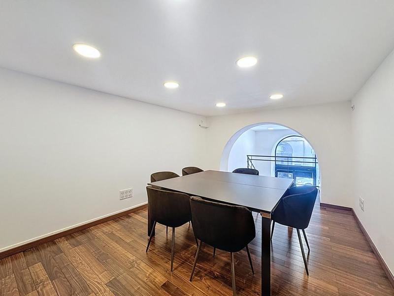 Local commercial - 76 m² - 4 pièces